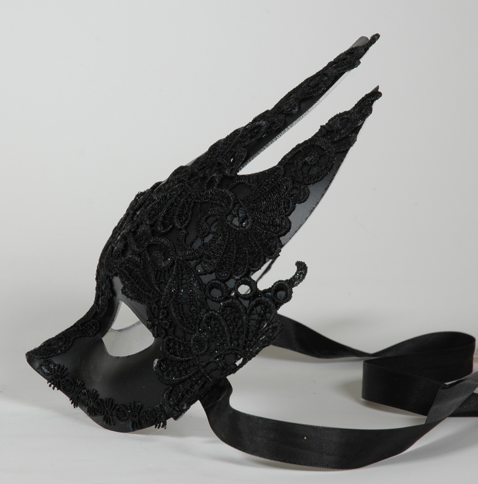 Venezianische Maske  ONDA schwarz mit Spitzendekor