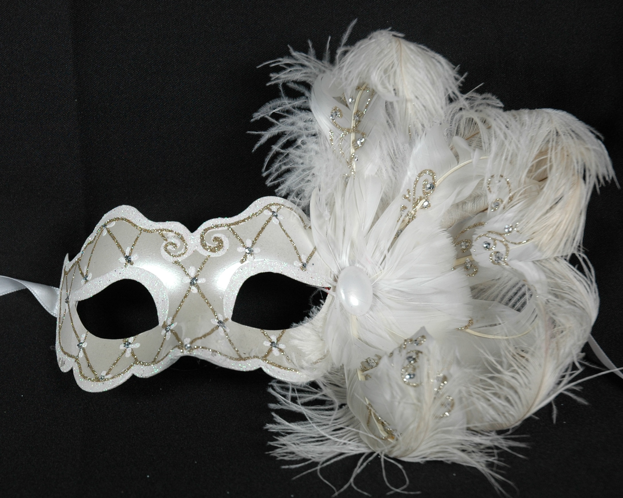 Venezianische Feder Maske Design Modell Saten weiß-silber