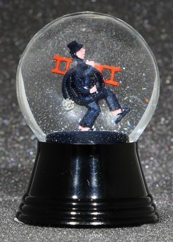 Schneekugel mit Glücksbringer Rauchfangkehrer Höhe 6,5cm