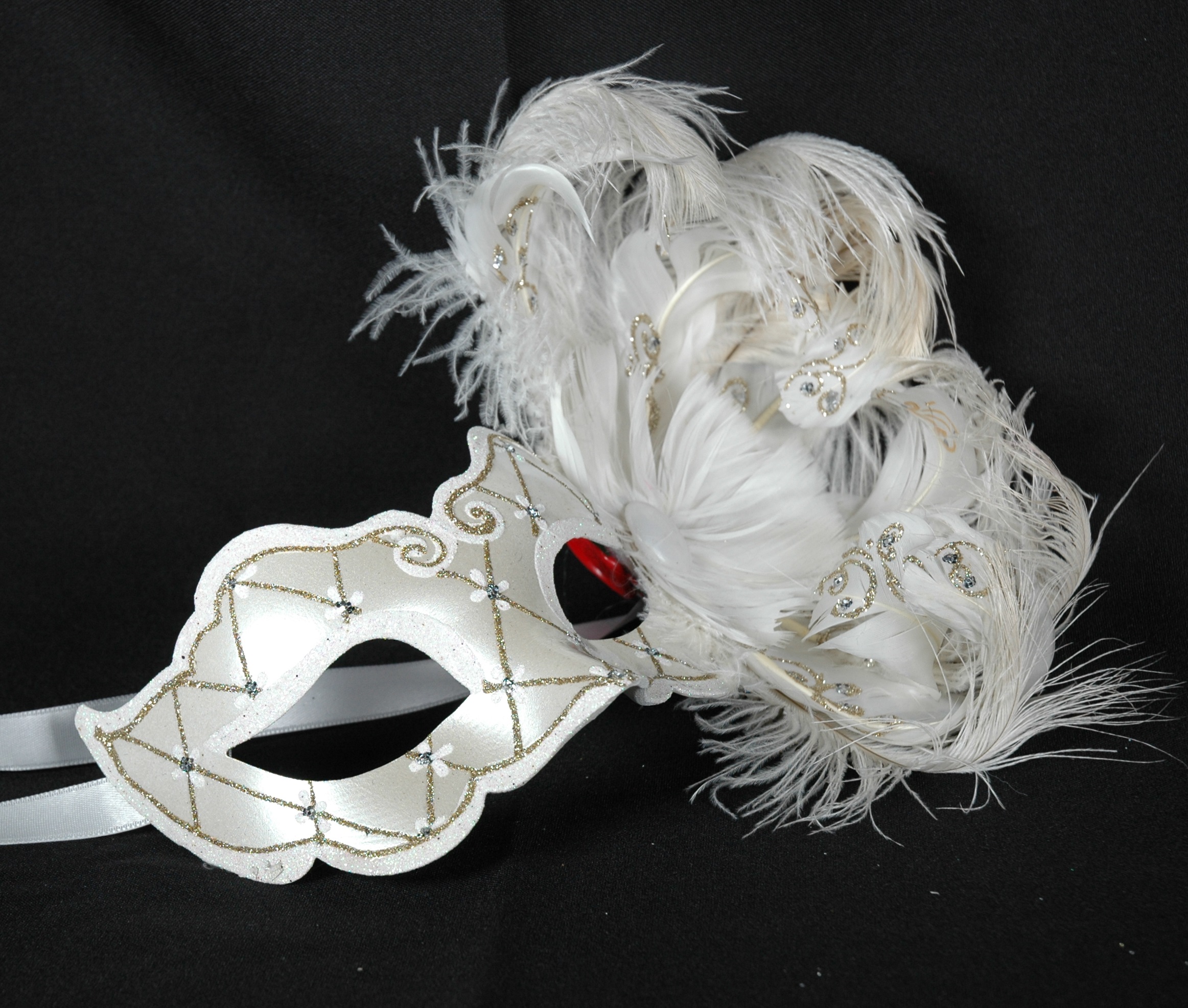 Venezianische Feder Maske Design Modell Saten weiß-silber