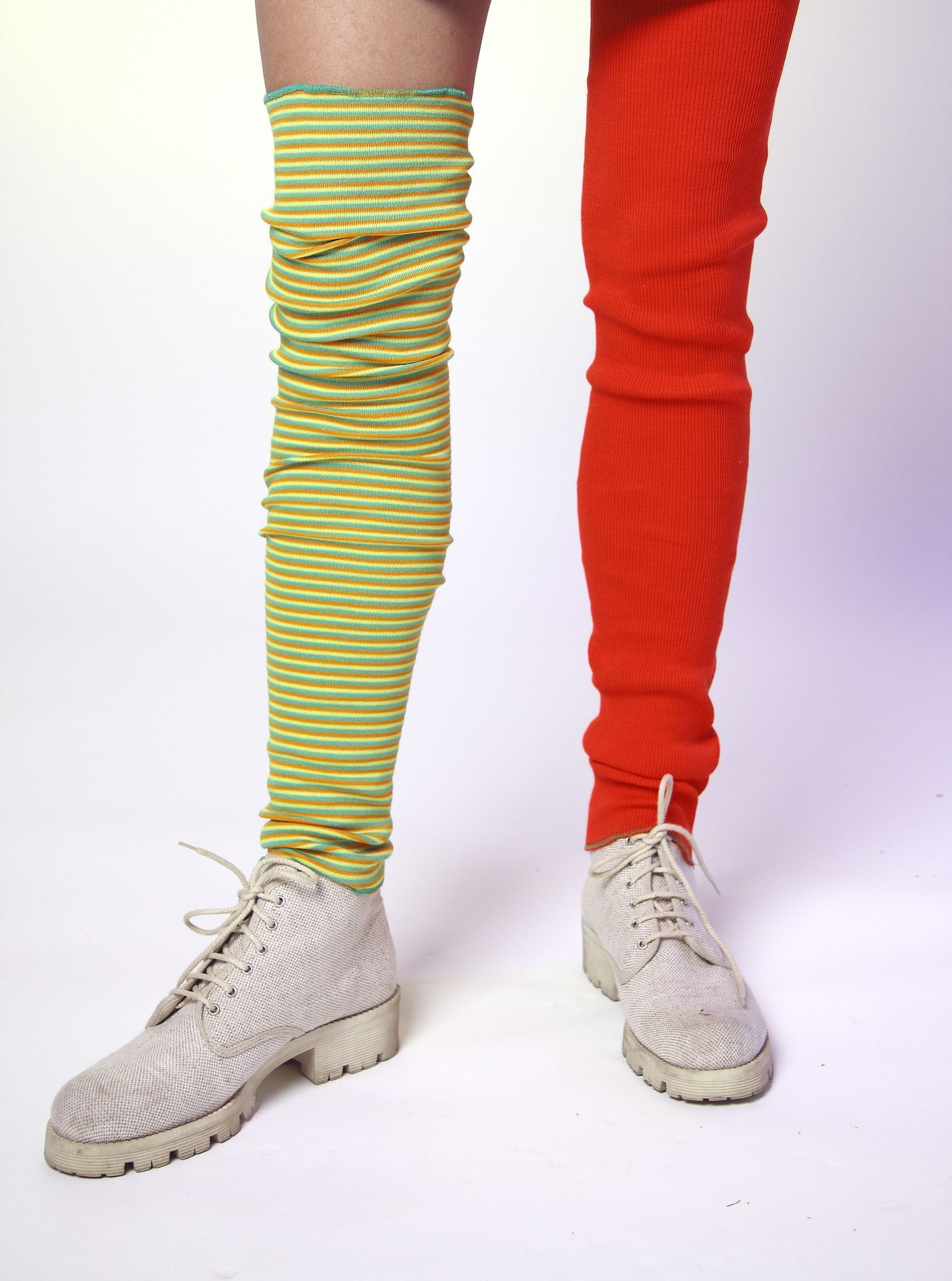 Bunte Stulpen für Kinder rot und gelb-grün-orange