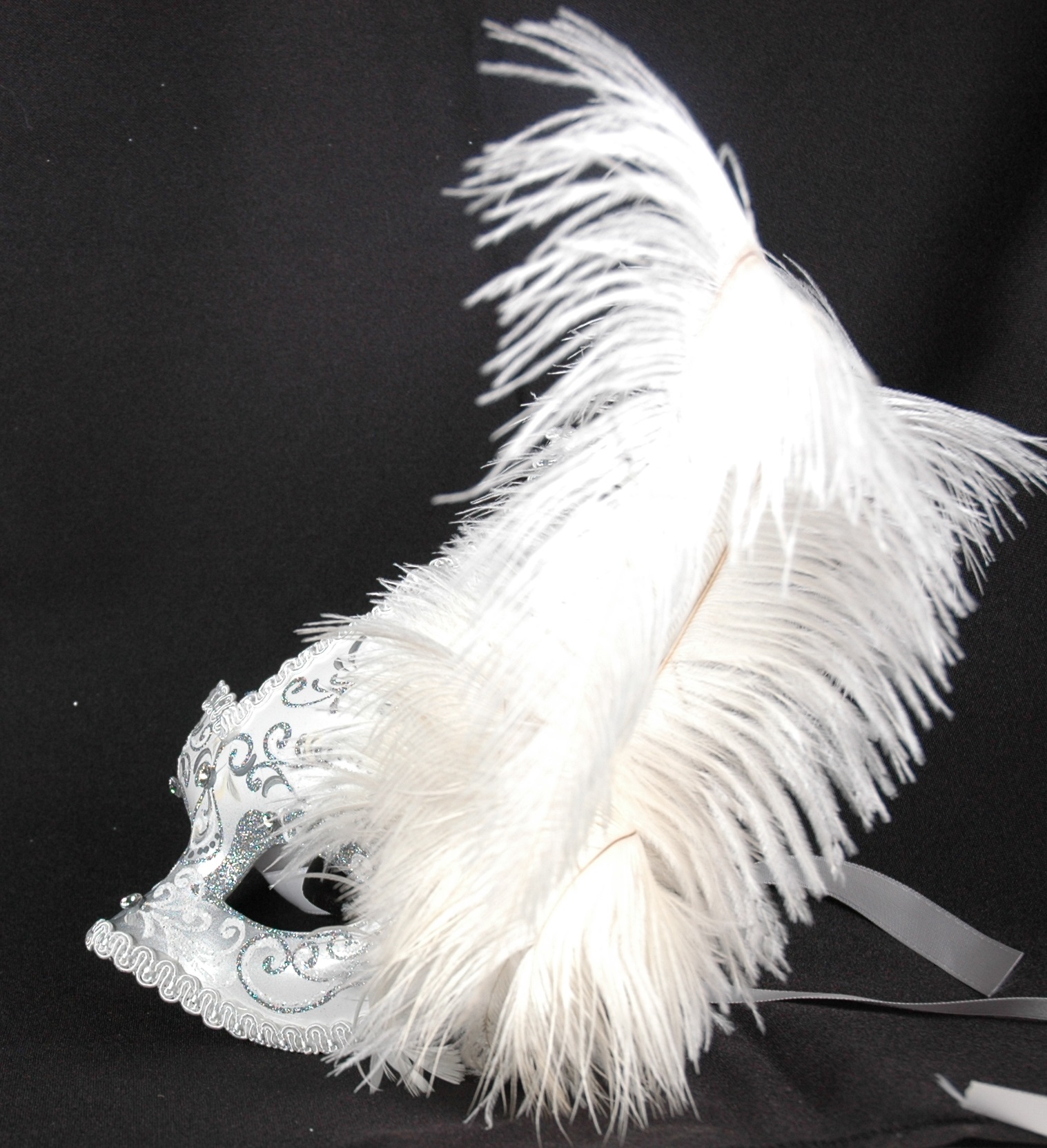 Venezianische Maske weiß-silber m.Federn Onda Ice