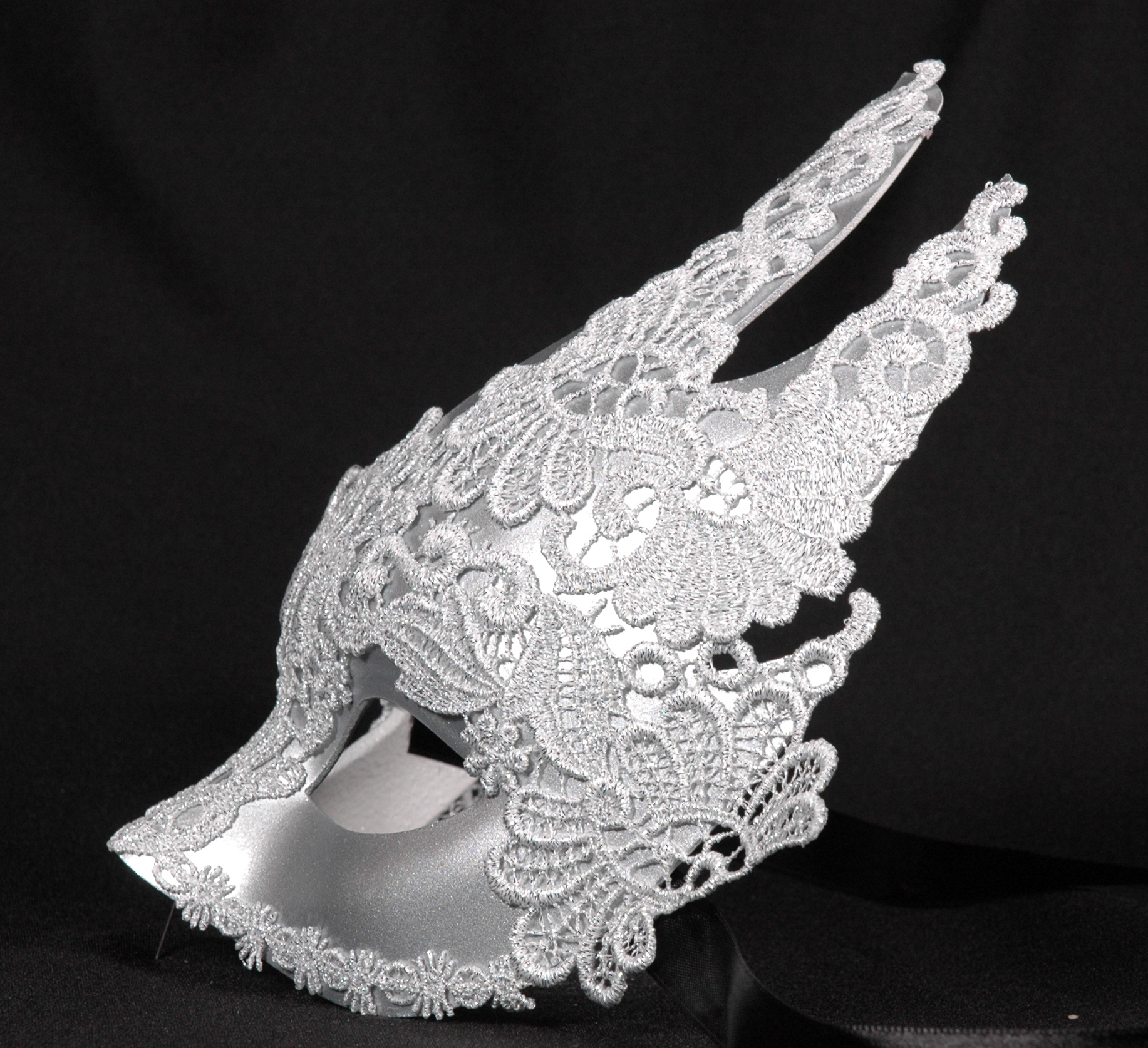 Venezianische Maske  ONDA silber mit Spitzendekor