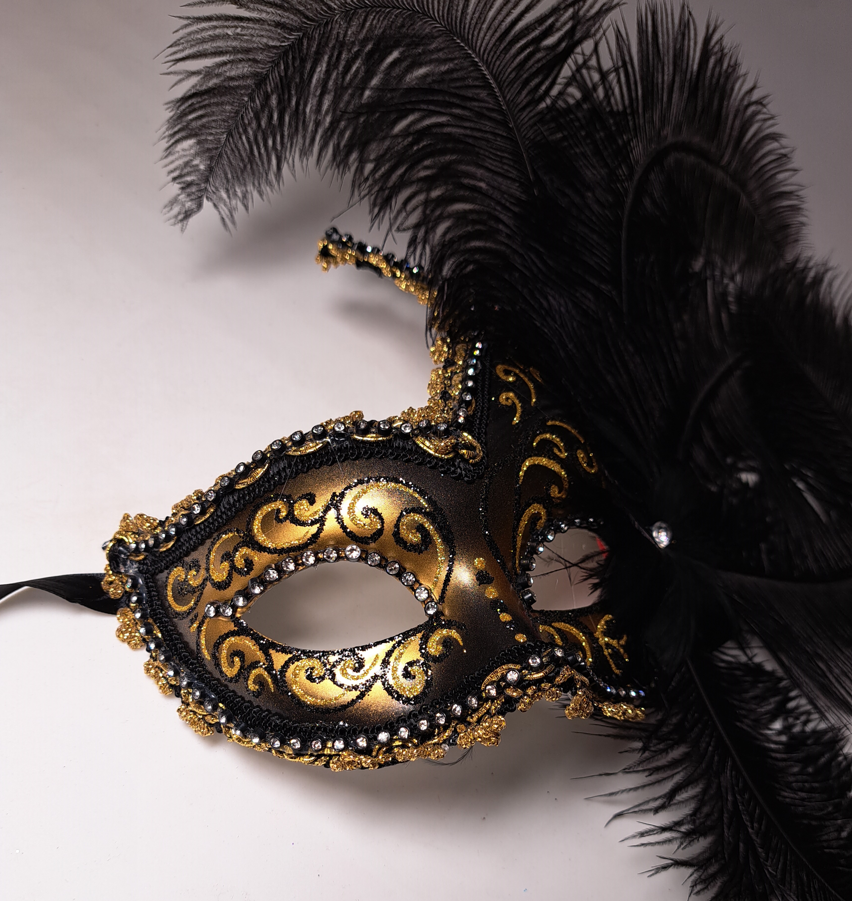 Venezianische Federmaske Onda Primavera schwarz-gold