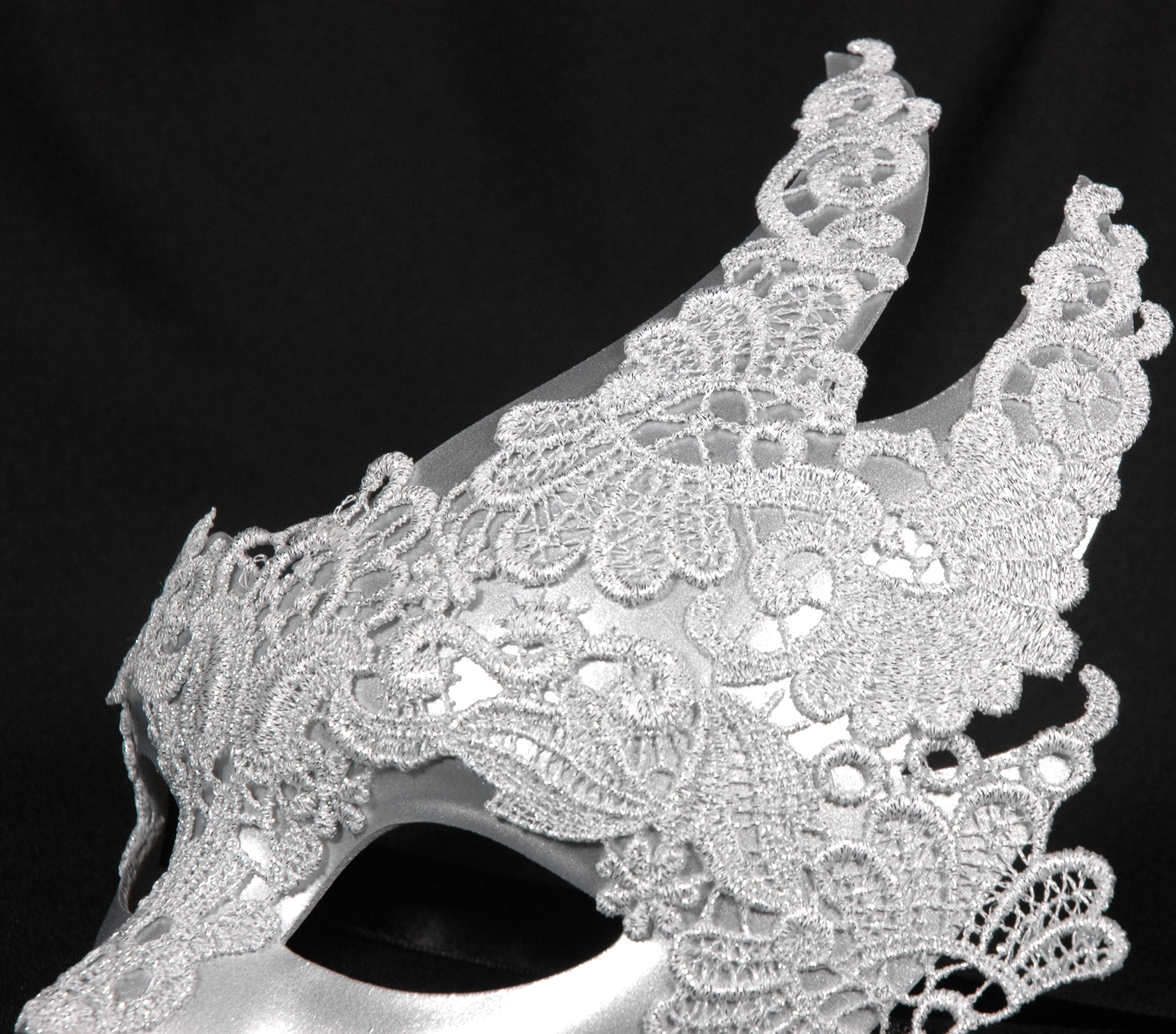 Venezianische Maske  ONDA silber mit Spitzendekor